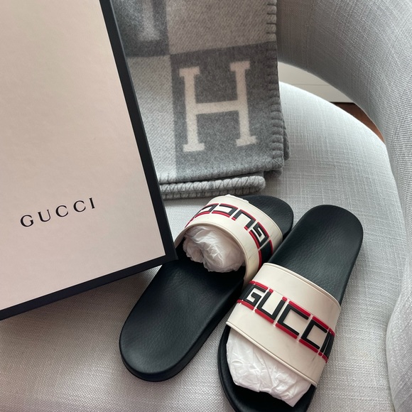 AUTHENTIC men’s Gucci slides 😍 11 - Picture 12 of 12